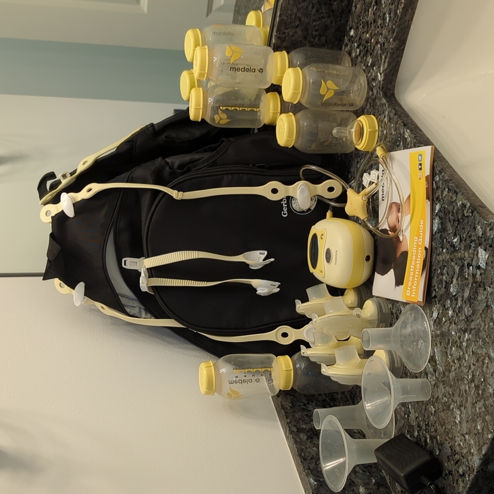 Medela Freestyle Pump, accessories and bag